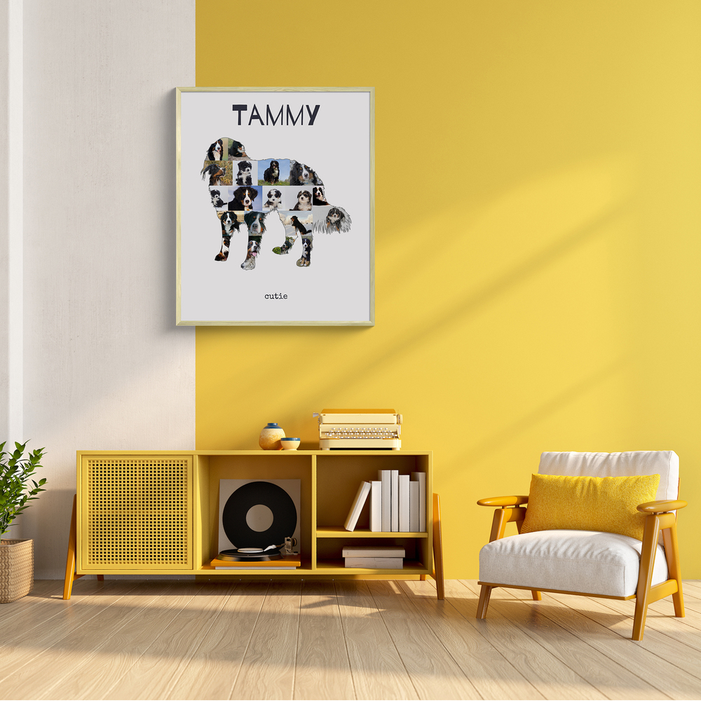 Berner sennenhond-fotocollage met naam in een witte lijst boven een dressoir aan een gele woonkamermuur