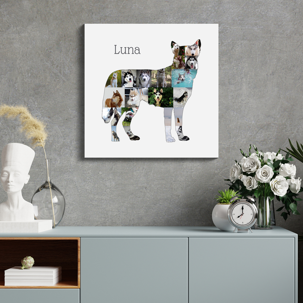 Fotocollage als staande husky met naam op een witte achtergrond, zonder lijst aan een grijze muur boven een dressoir