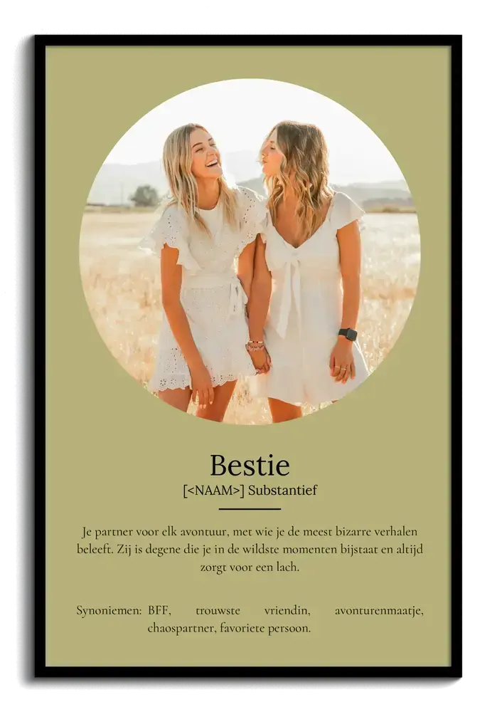 Groene definitieposter met ovale vriendinnenfoto en tekst in woordenboekstijl, ingelijst in een zwarte lijst