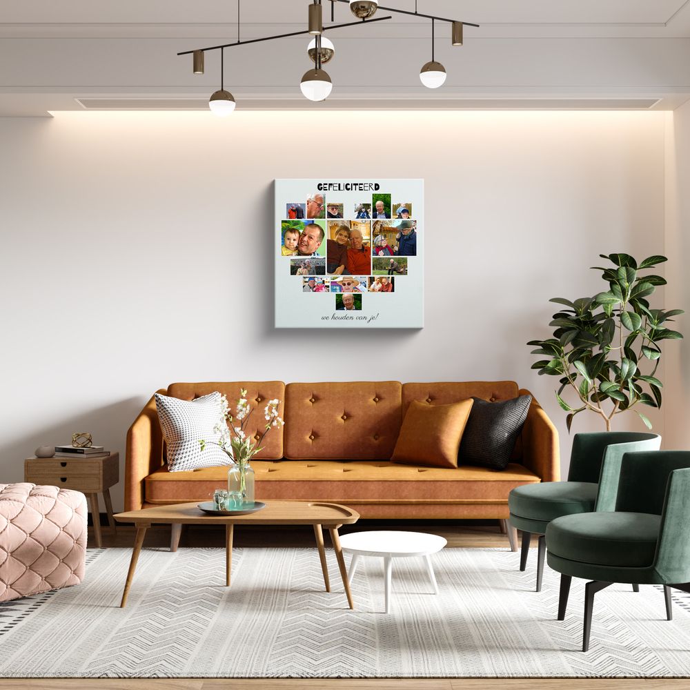 Hartvormige fotocollage op canvas boven een cognackleurige bank, als persoonlijk verjaardagscadeau voor opa