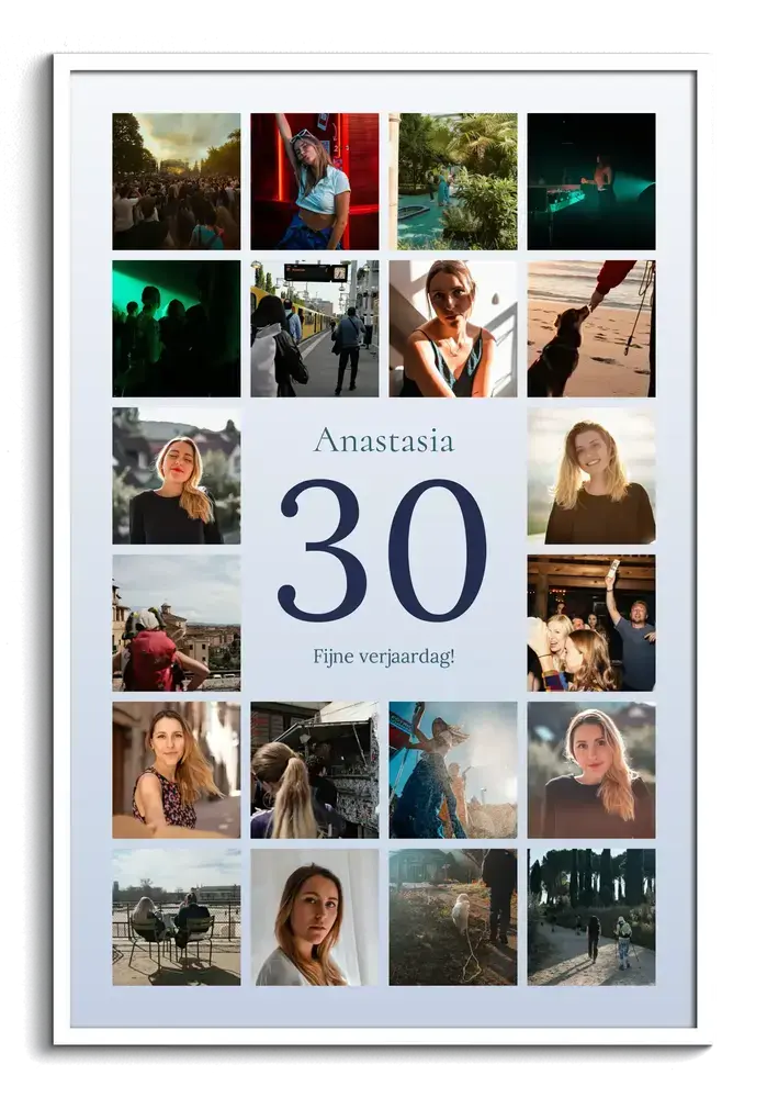 Staande fotocollage in witte lijst met een grote blauwe 30, een naam en verjaardagswens, omringd door foto's.