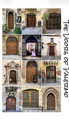 Fotocollage op canvas als vakantieherinnering, met historische deuren in een raster, witte rand en verticale tekst